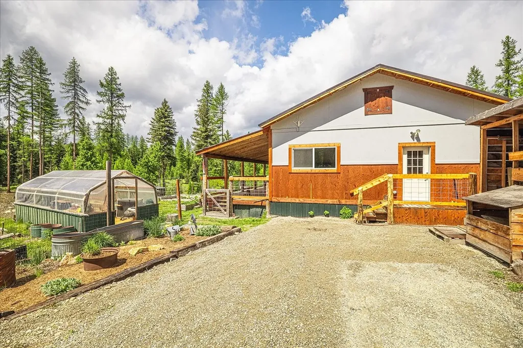 16 Porcupine Ridge Road Fortine MT 59918