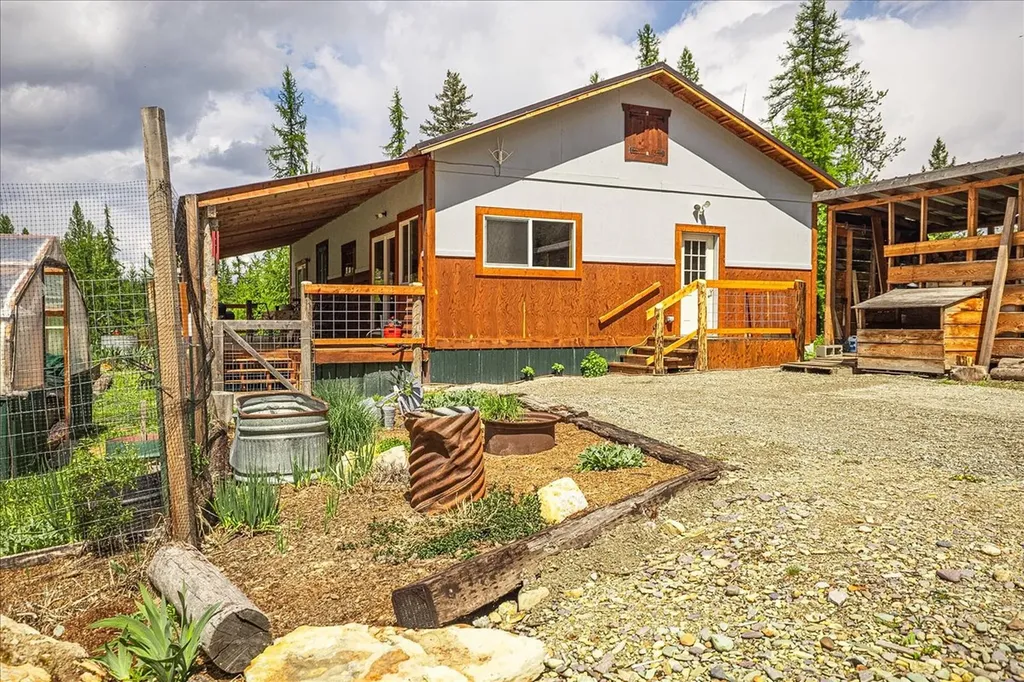16 Porcupine Ridge Road Fortine MT 59918