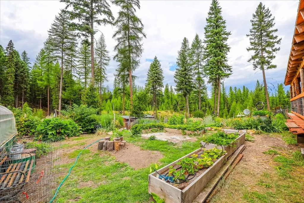 16 Porcupine Ridge Road Fortine MT 59918
