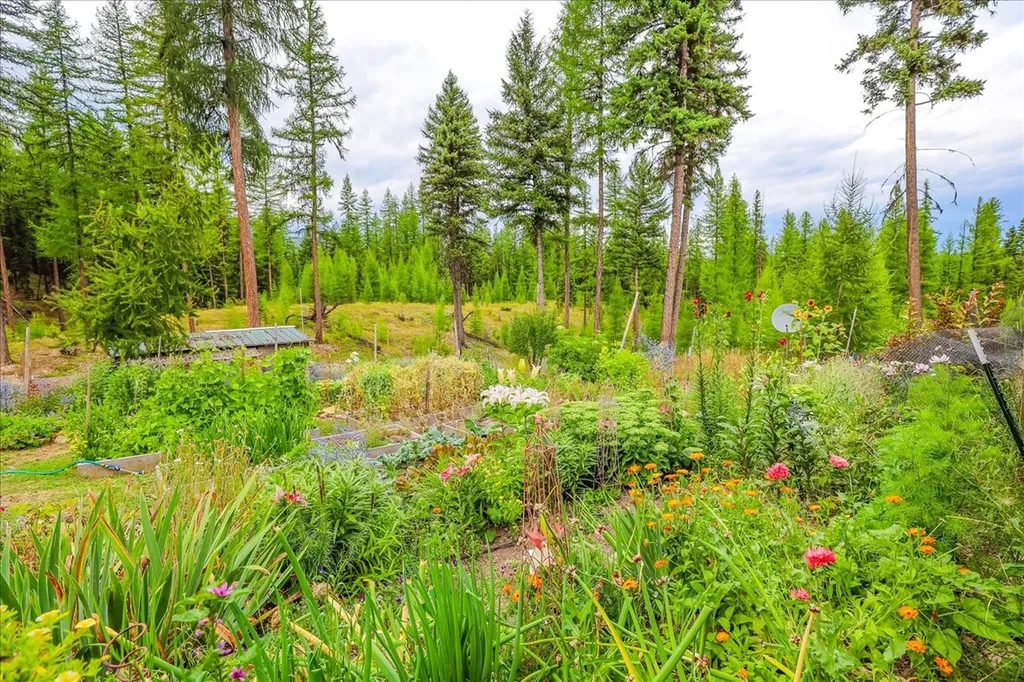 16 Porcupine Ridge Road Fortine MT 59918