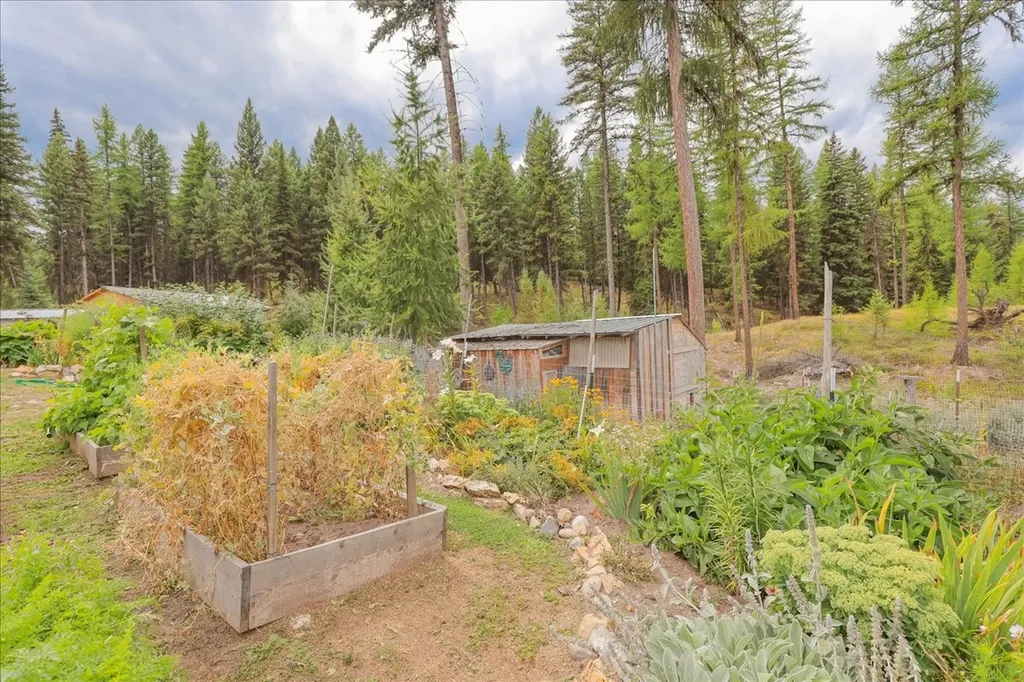 16 Porcupine Ridge Road Fortine MT 59918