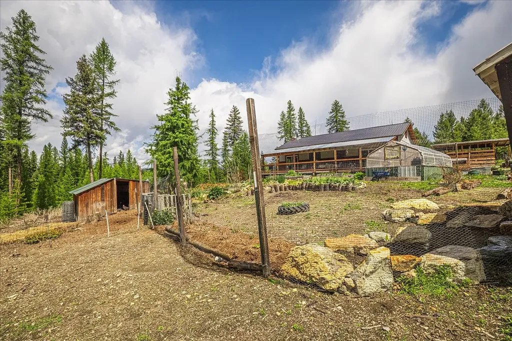 16 Porcupine Ridge Road Fortine MT 59918