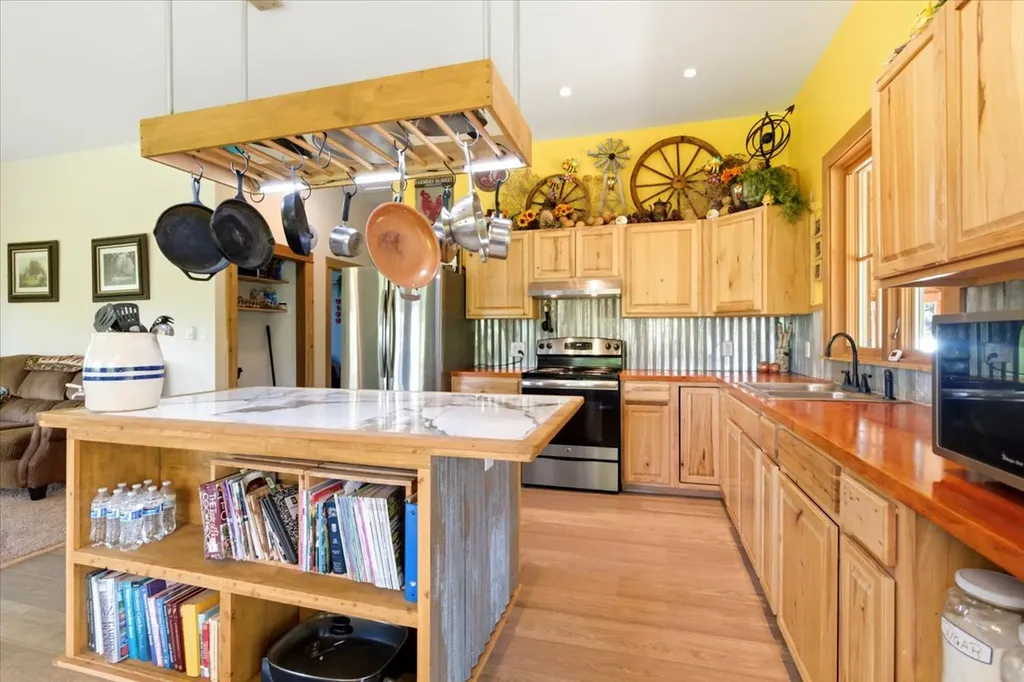 16 Porcupine Ridge Road Fortine MT 59918