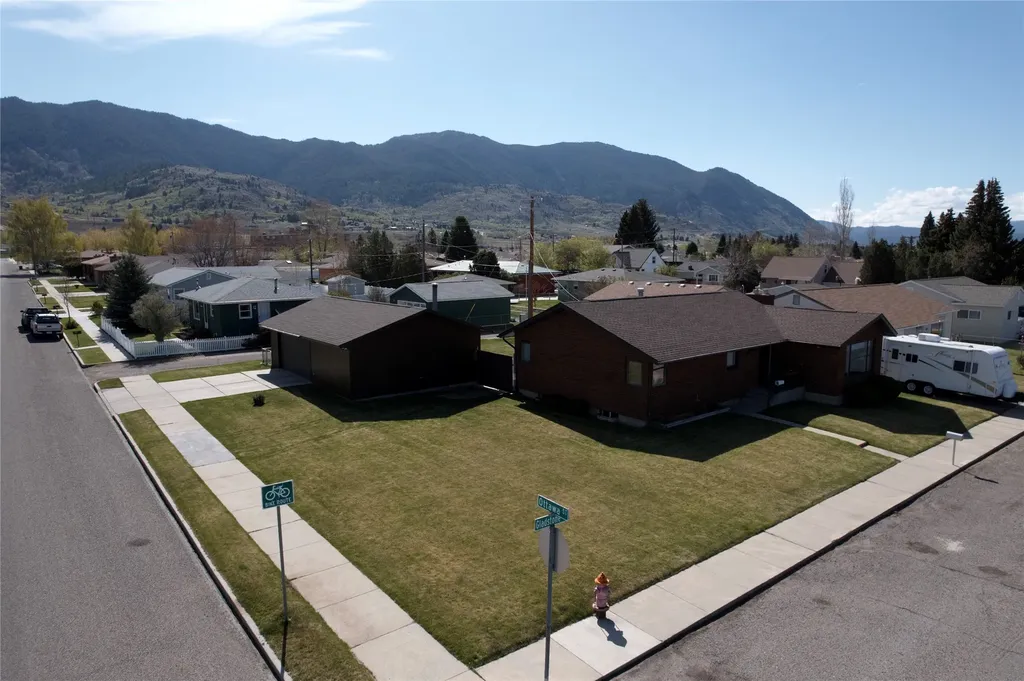 2406 Gladstone Avenue Butte MT 59701