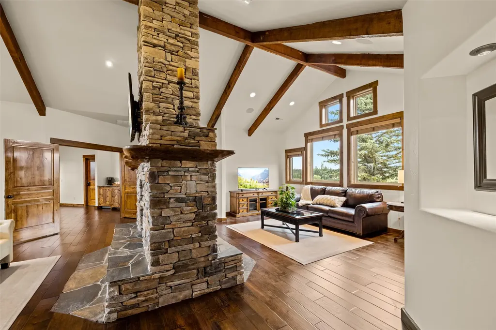 1335 Mooring Road Columbia Falls MT 59912