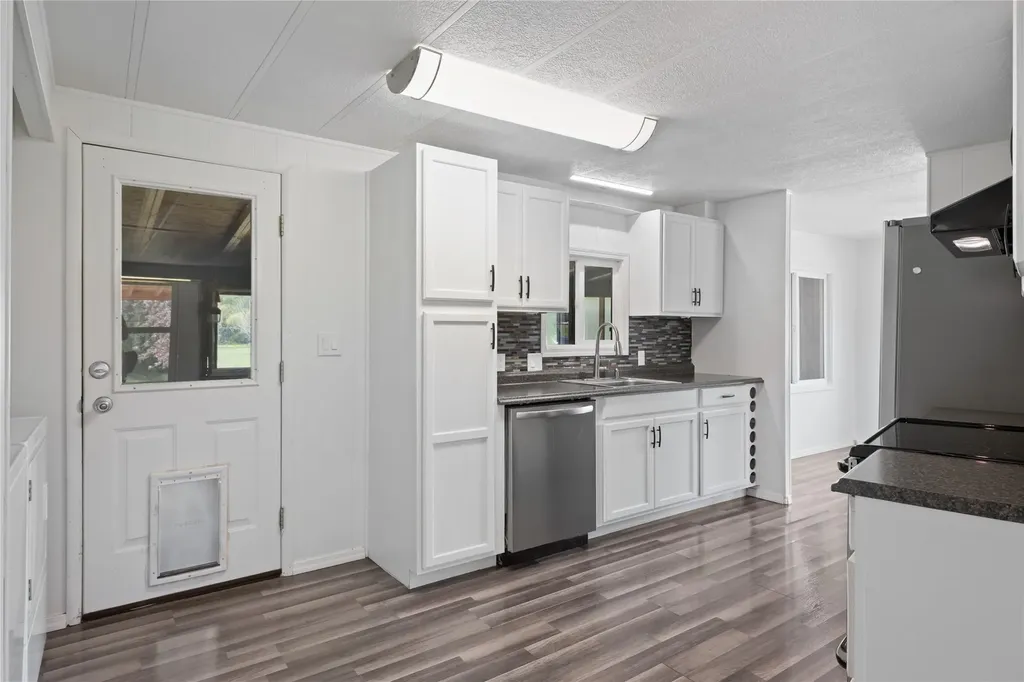 20735 E Mullan Road Clinton MT 59825
