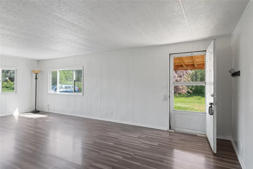 20735 E Mullan Road Clinton MT 59825