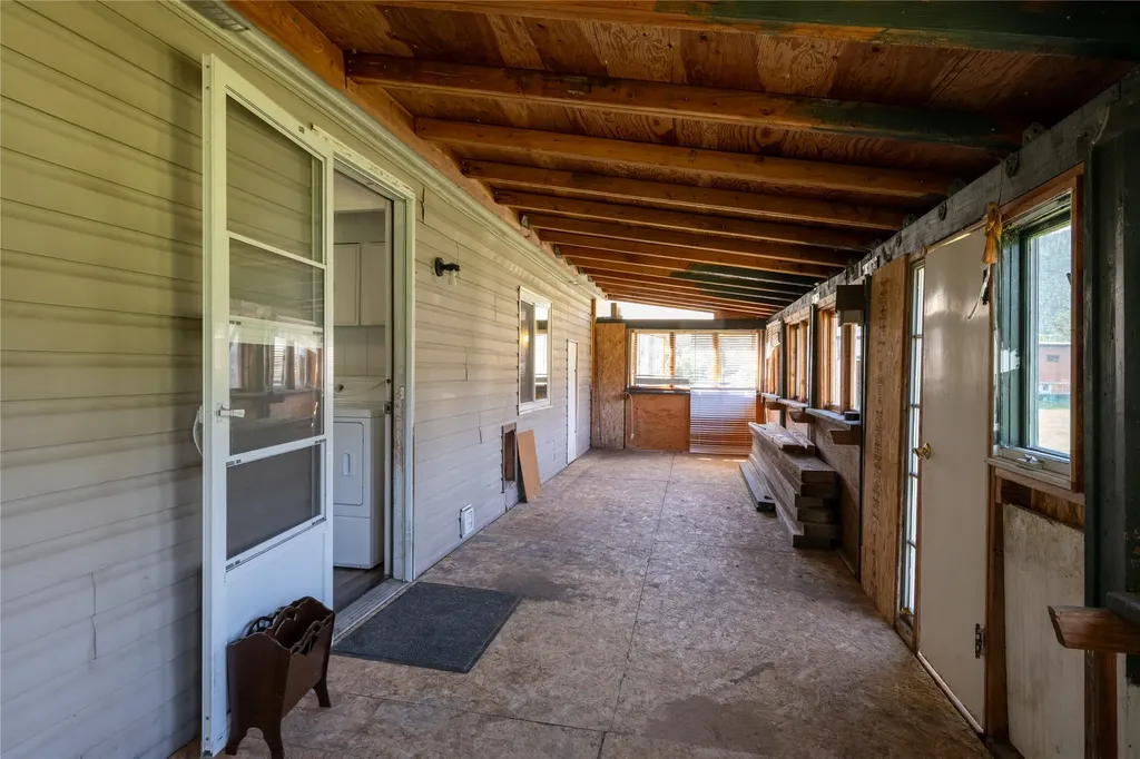 20735 E Mullan Road Clinton MT 59825