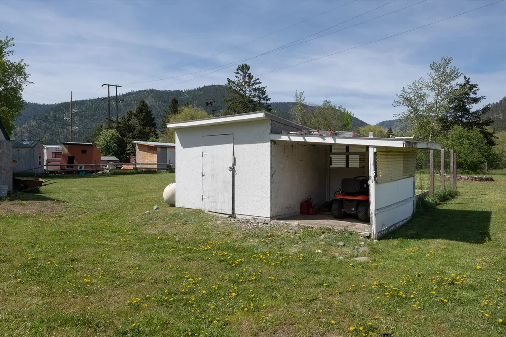 20735 E Mullan Road Clinton MT 59825