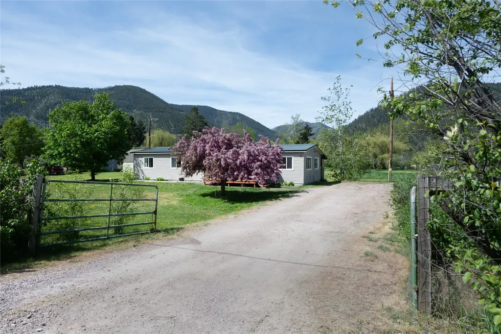 20735 E Mullan Road Clinton MT 59825