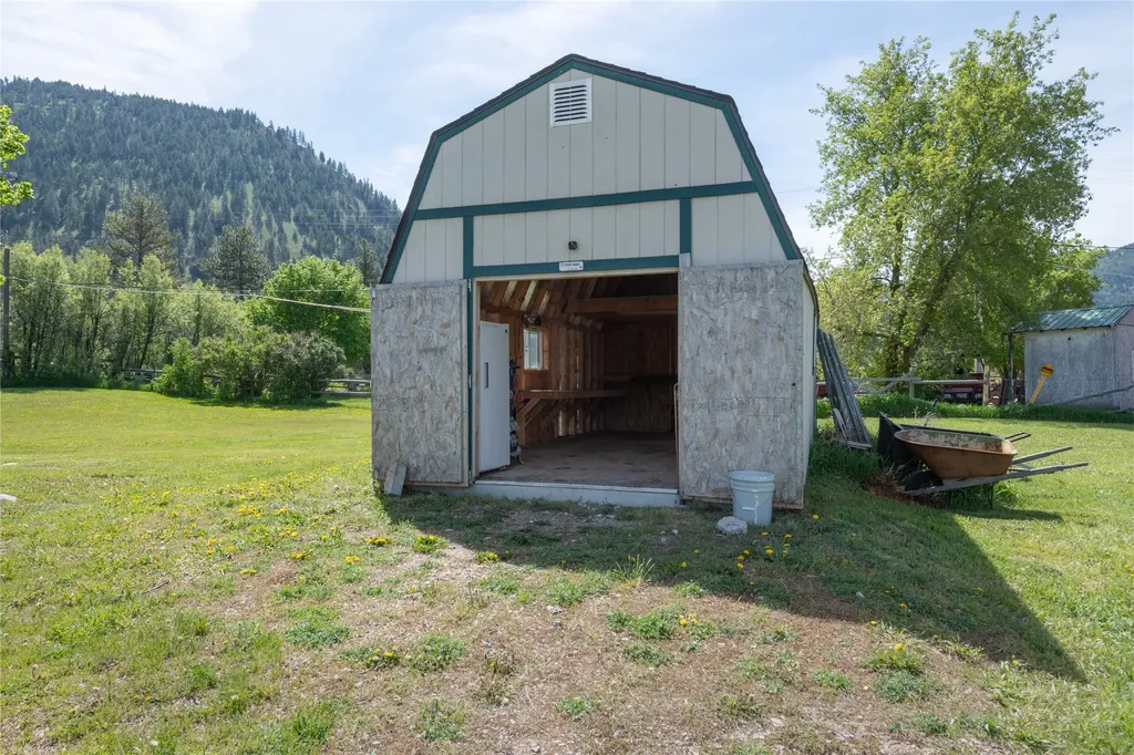 20735 E Mullan Road Clinton MT 59825