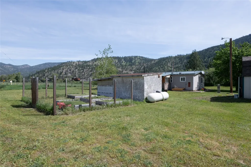 20735 E Mullan Road Clinton MT 59825