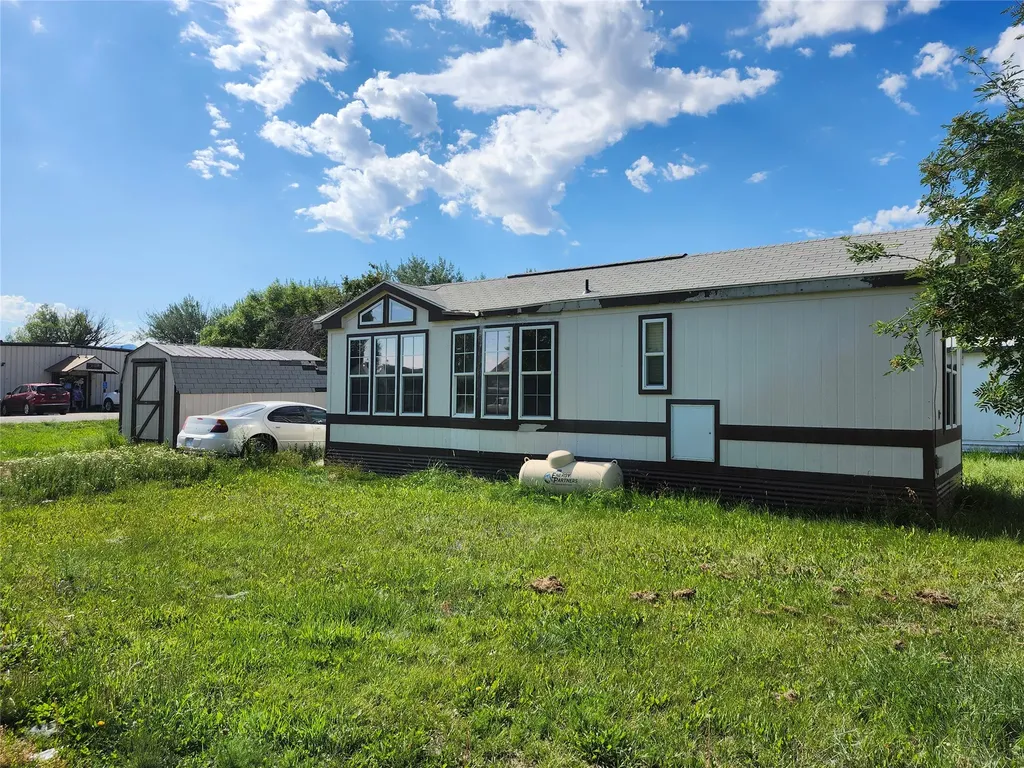 207, 209, 211, 211 1/2 A Street Hot Springs MT 59845