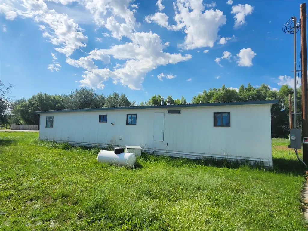 207, 209, 211, 211 1/2 A Street Hot Springs MT 59845