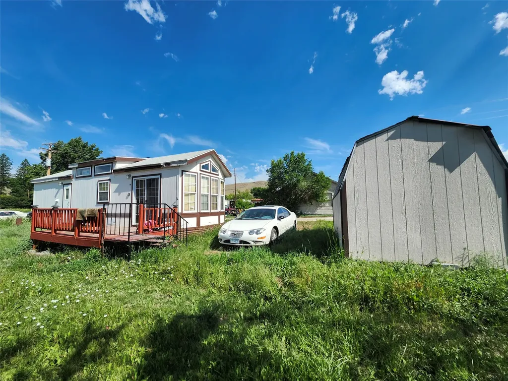 207, 209, 211, 211 1/2 A Street Hot Springs MT 59845