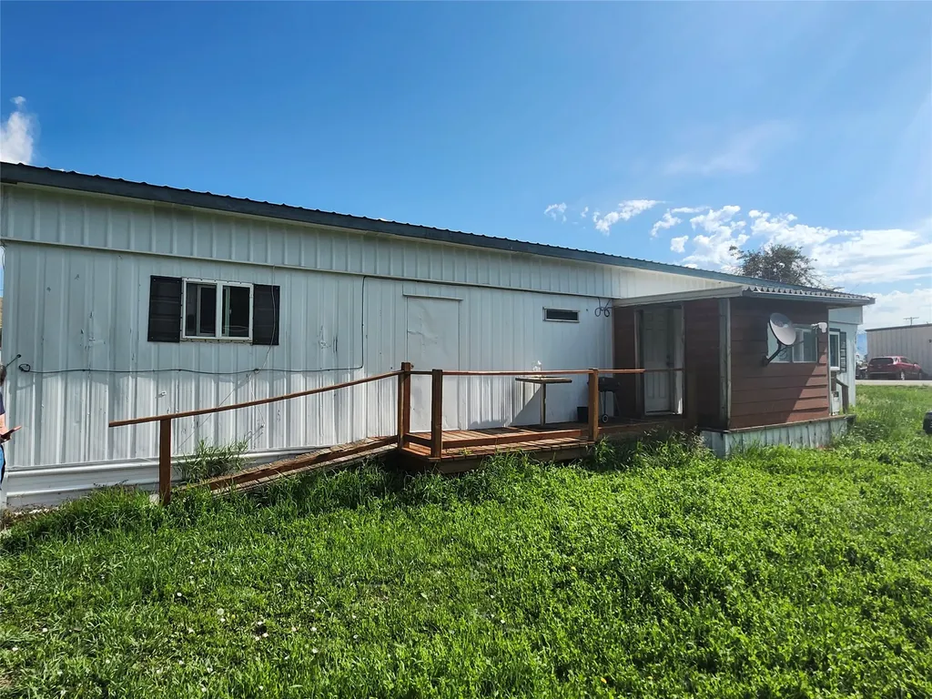 207, 209, 211, 211 1/2 A Street Hot Springs MT 59845