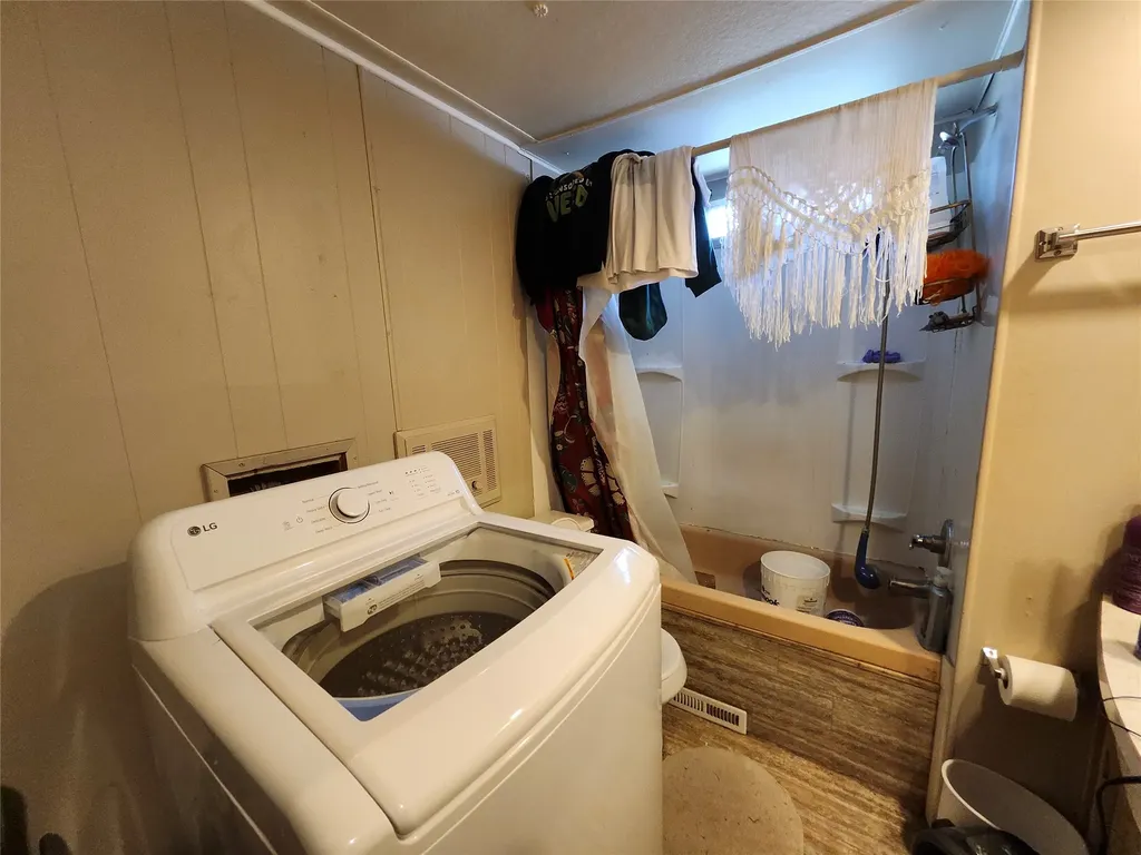 207, 209, 211, 211 1/2 A Street Hot Springs MT 59845