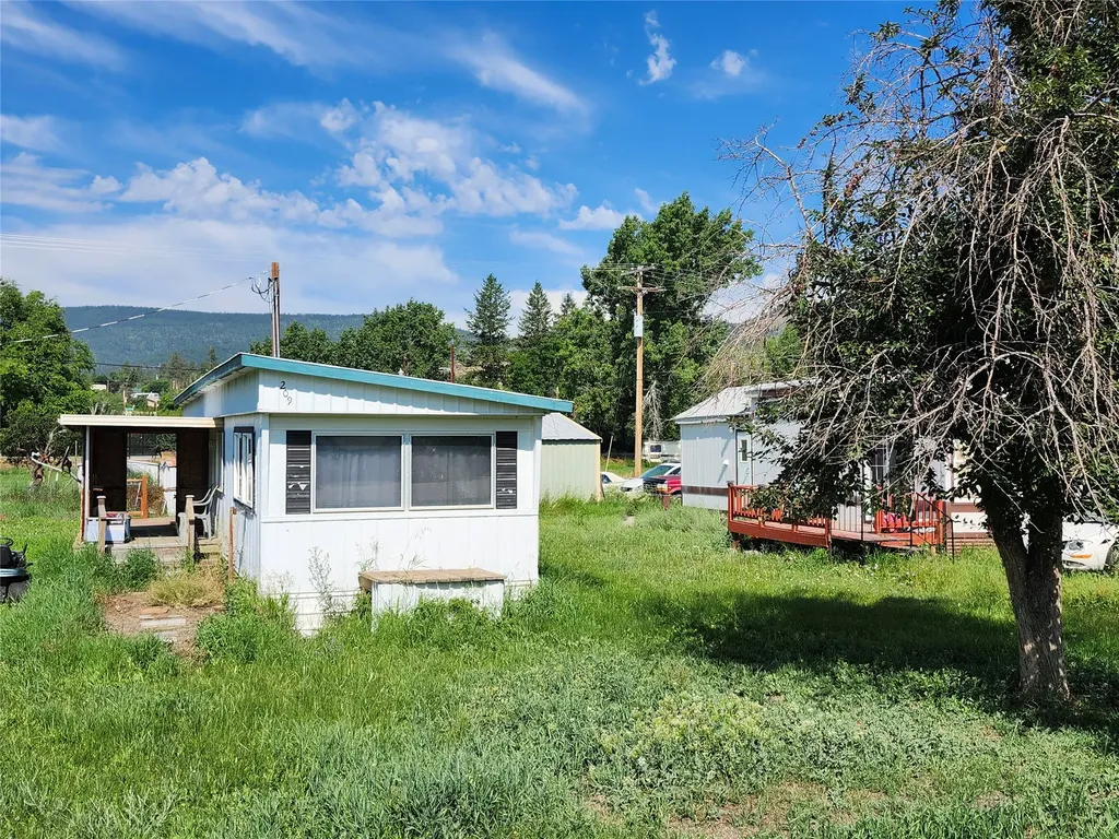 207, 209, 211, 211 1/2 A Street Hot Springs MT 59845