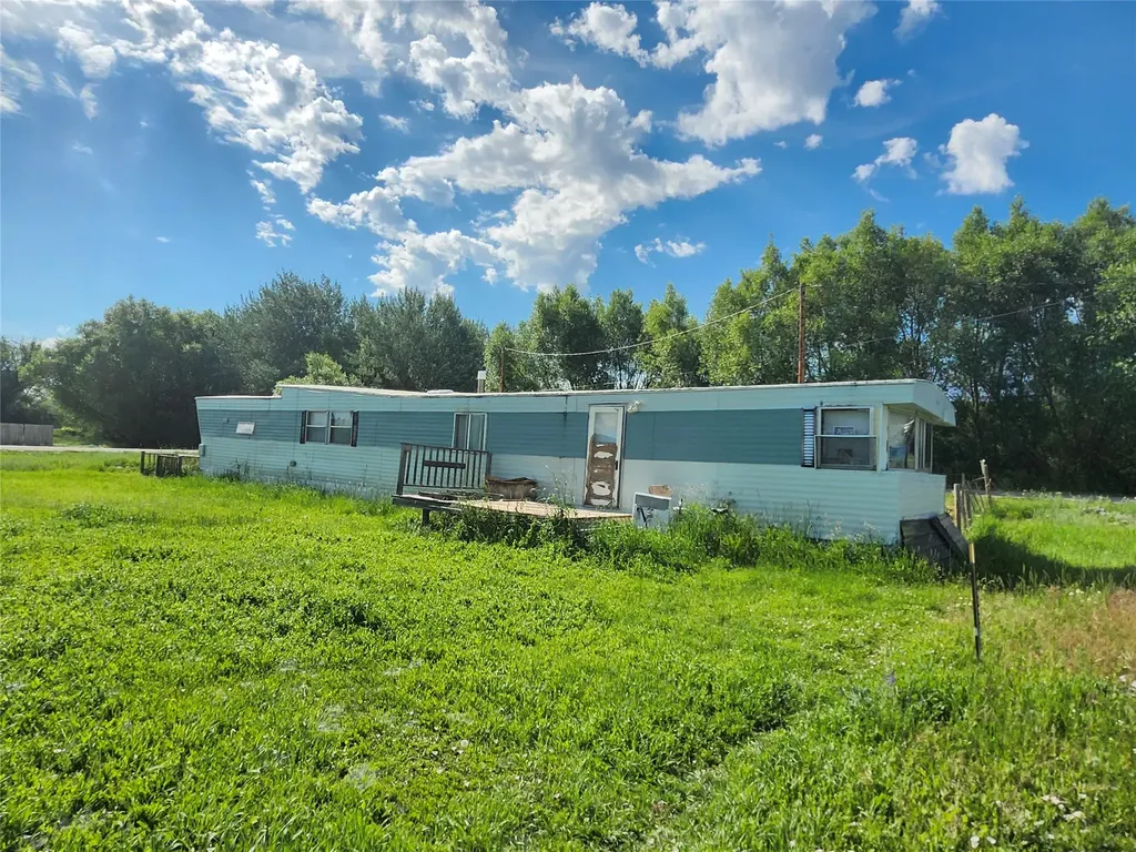 207, 209, 211, 211 1/2 A Street Hot Springs MT 59845