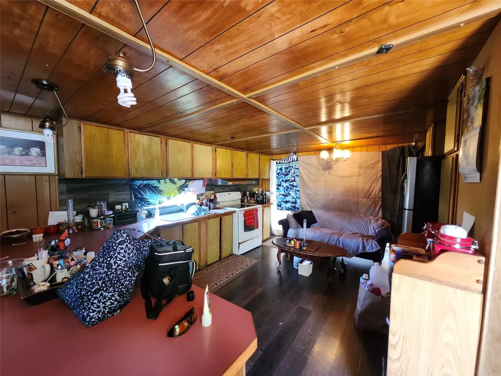 207, 209, 211, 211 1/2 A Street Hot Springs MT 59845