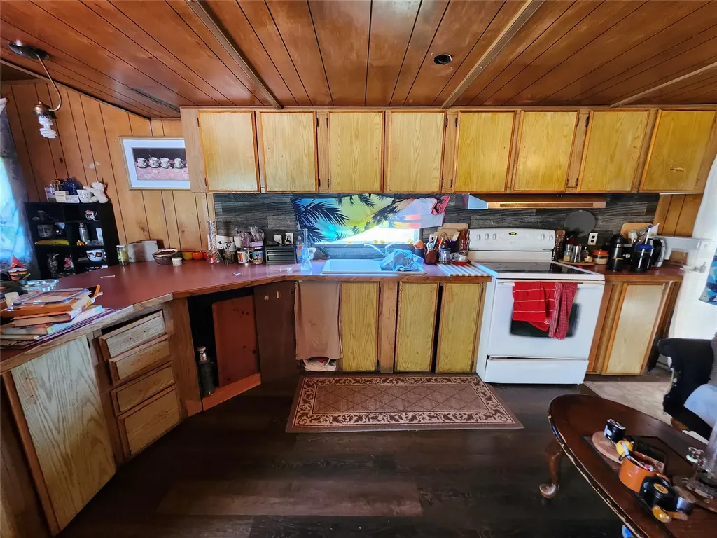 207, 209, 211, 211 1/2 A Street Hot Springs MT 59845
