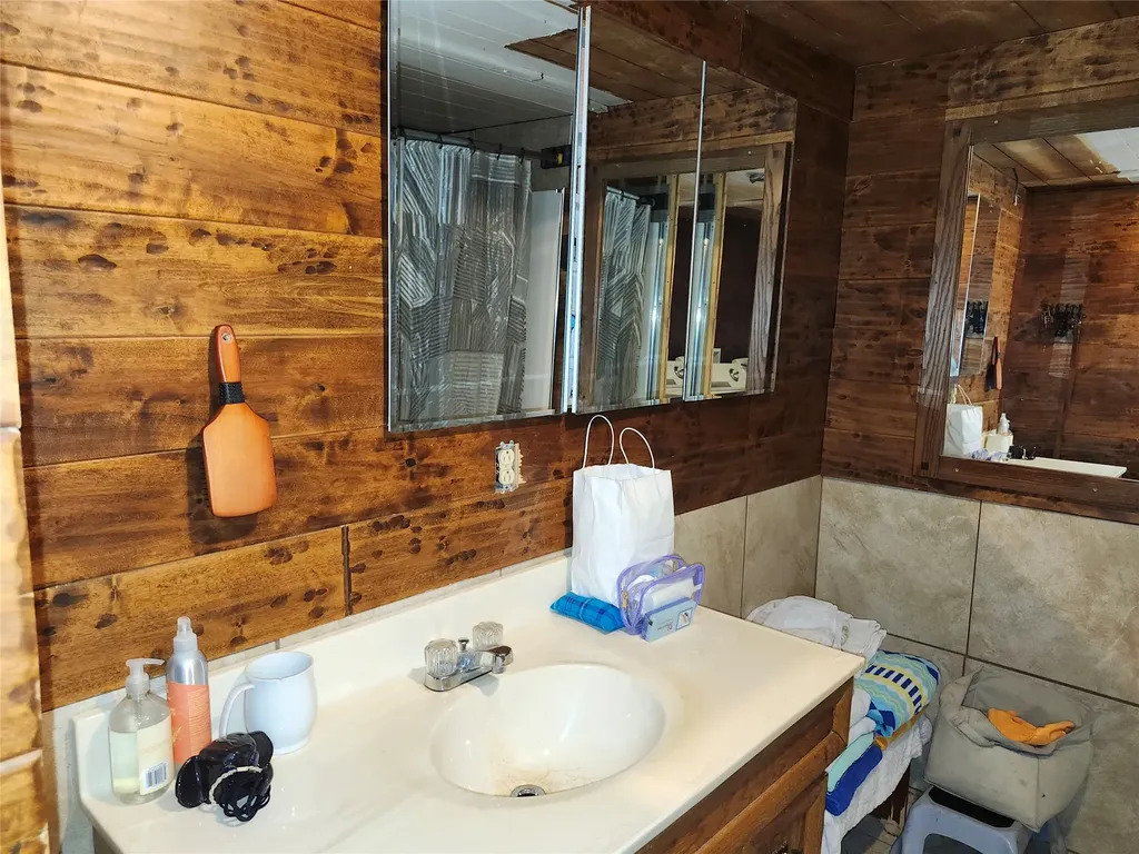 207, 209, 211, 211 1/2 A Street Hot Springs MT 59845