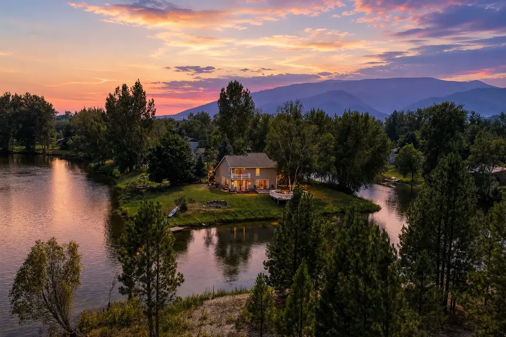 10855 Peninsula Place Lolo MT 59847