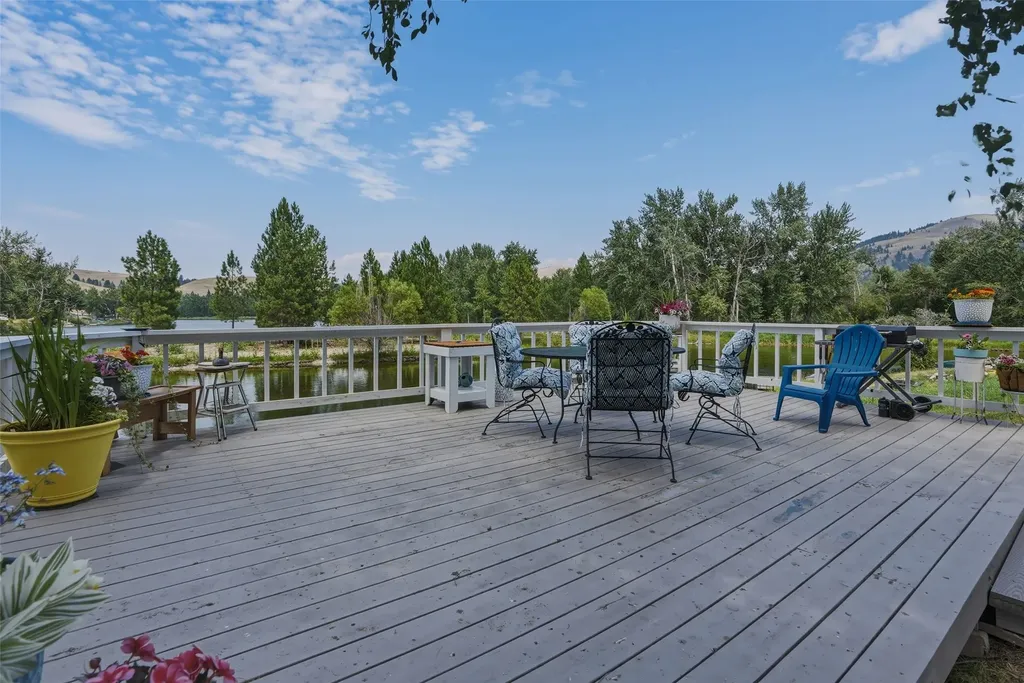 10855 Peninsula Place Lolo MT 59847
