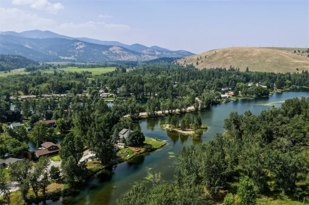 10855 Peninsula Place Lolo MT 59847