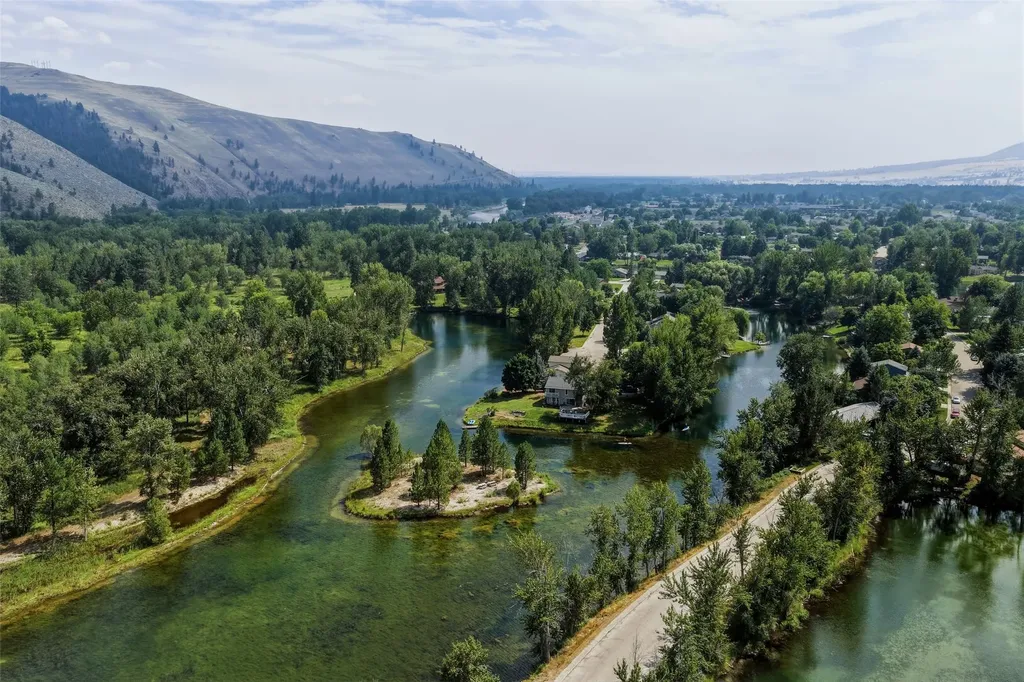 10855 Peninsula Place Lolo MT 59847