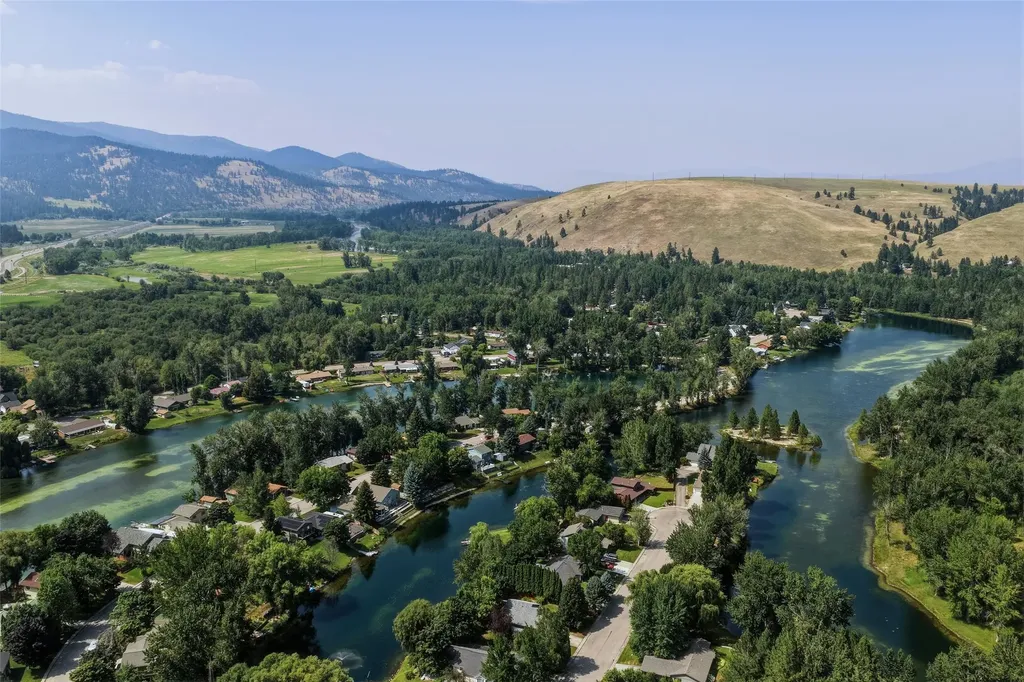 10855 Peninsula Place Lolo MT 59847