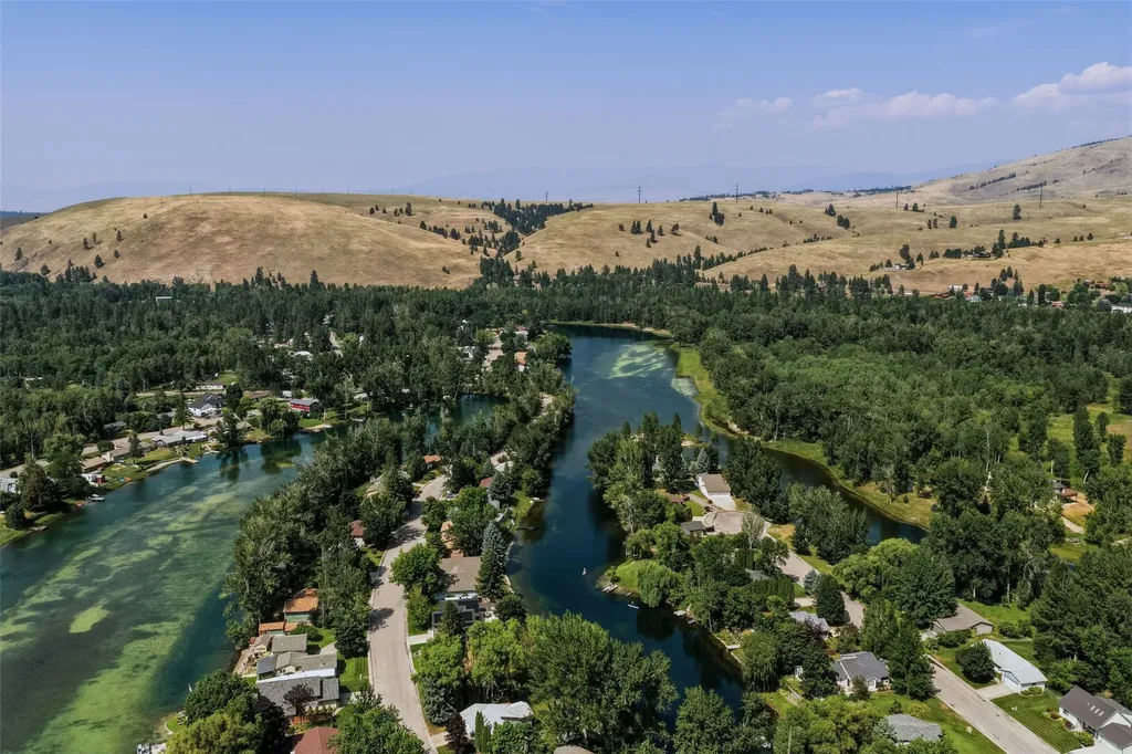 10855 Peninsula Place Lolo MT 59847