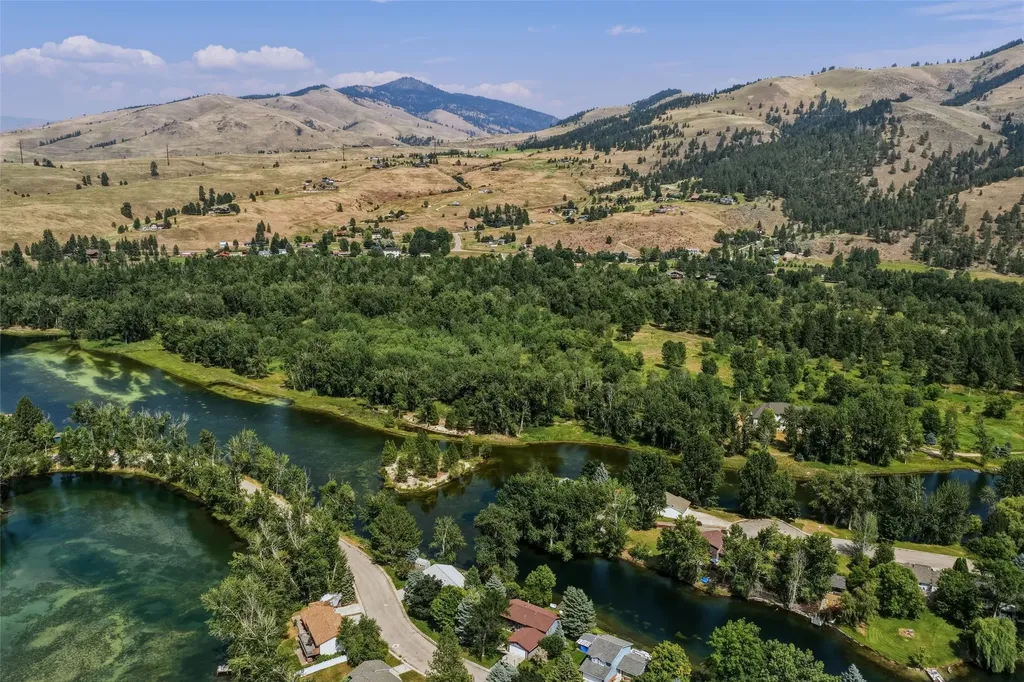 10855 Peninsula Place Lolo MT 59847