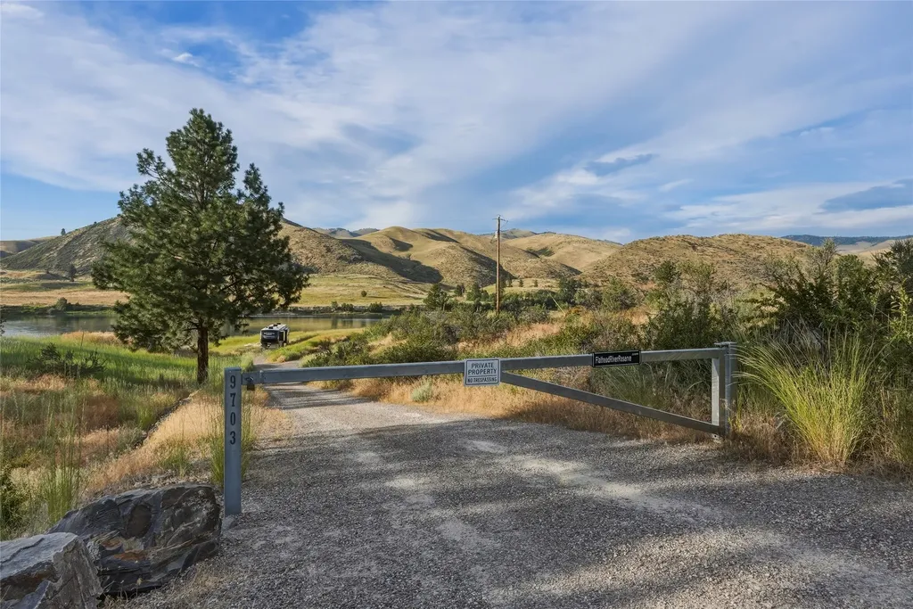 9703 Mt Highway 200 Dixon MT 59831