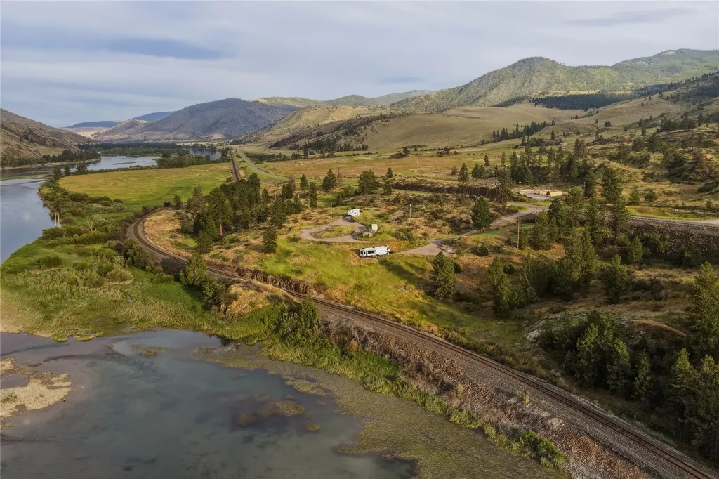 9703 Mt Highway 200 Dixon MT 59831