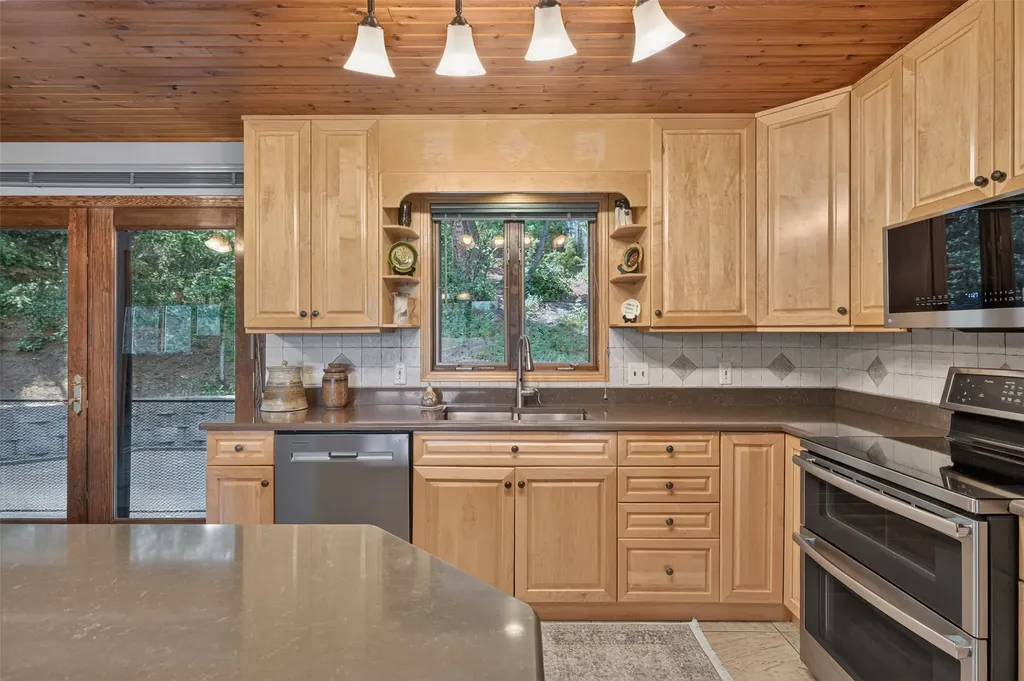 46 Bootlegger Trail Clancy MT 59634