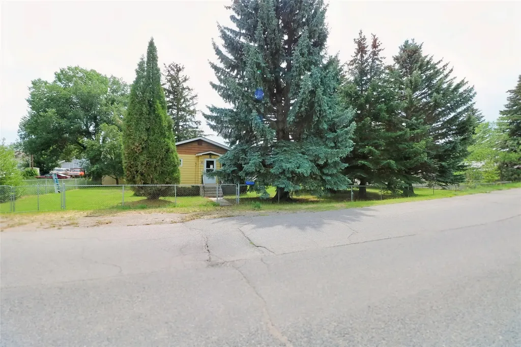 17 E Riggs Street East Helena MT 59635