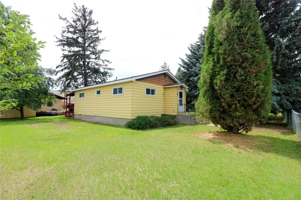 17 E Riggs Street East Helena MT 59635