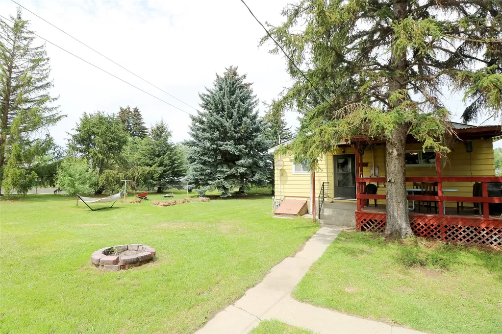 17 E Riggs Street East Helena MT 59635
