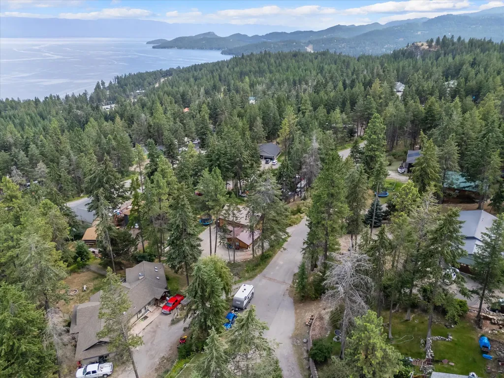 81 Grandview Terrace Lakeside MT 59922
