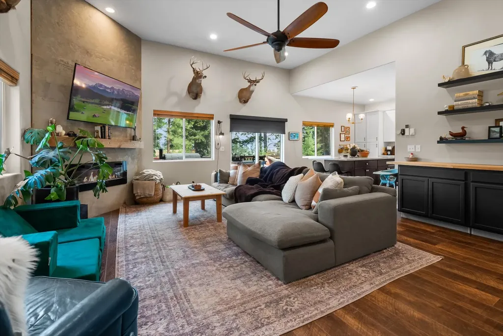 81 Grandview Terrace Lakeside MT 59922