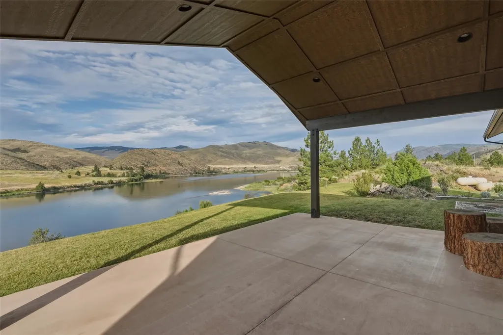 9701 Mt Highway 200 Dixon MT 59831