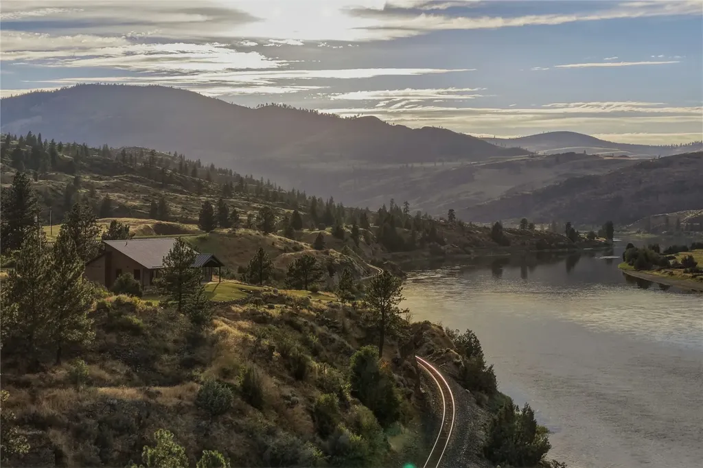 9701 Mt Highway 200 Dixon MT 59831