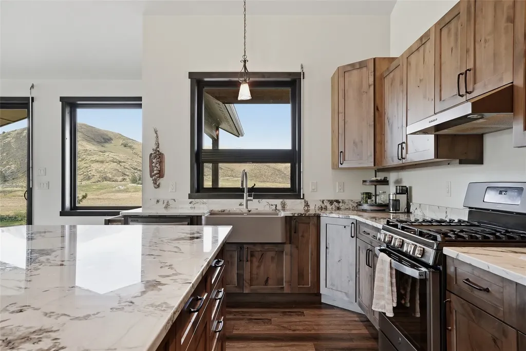 9701 Mt Highway 200 Dixon MT 59831