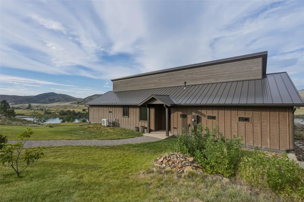 9701 Mt Highway 200 Dixon MT 59831