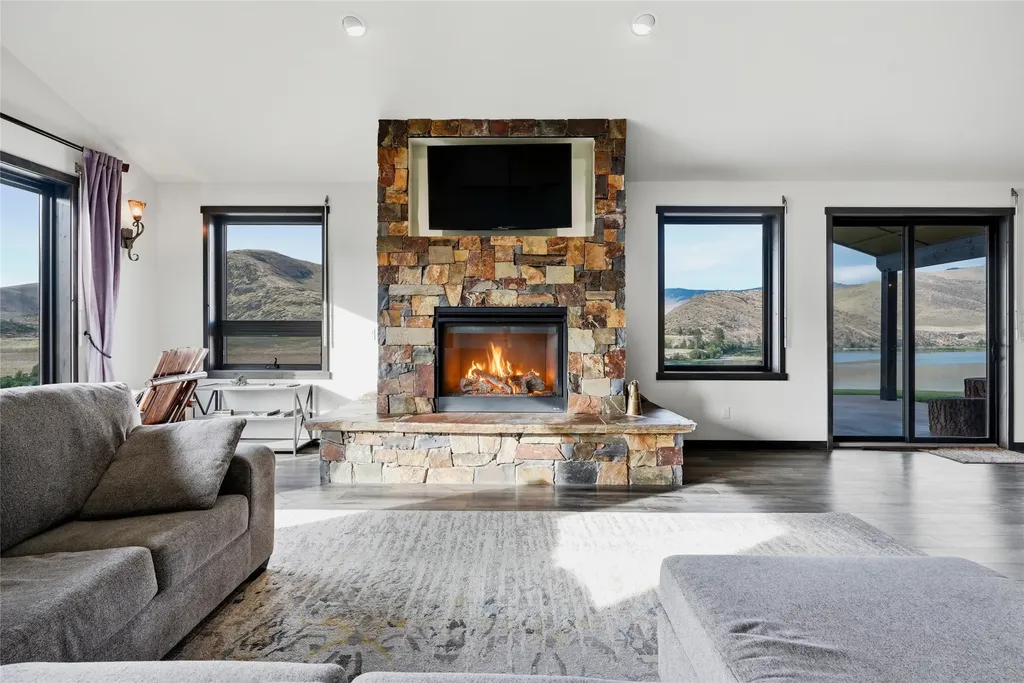 9701 Mt Highway 200 Dixon MT 59831