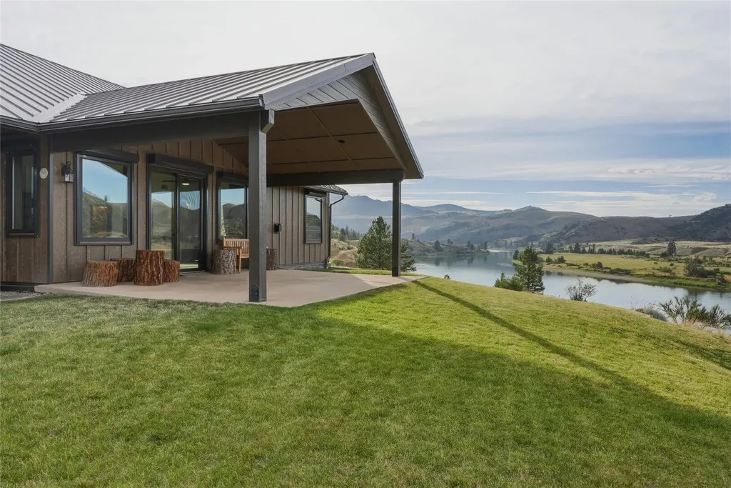 9701 Mt Highway 200 Dixon MT 59831