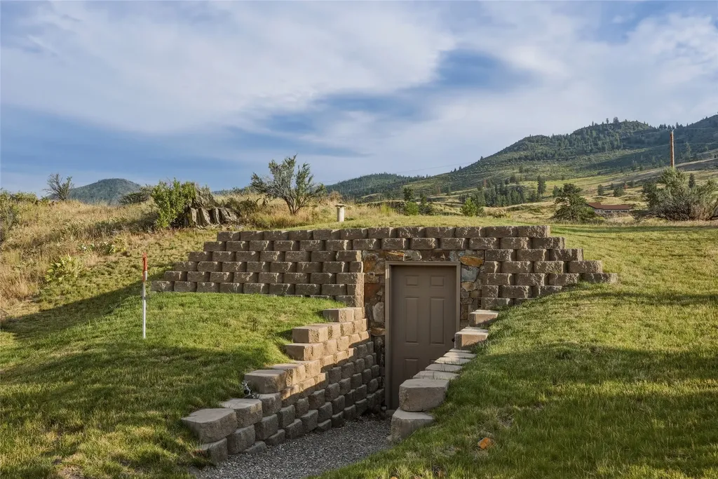 9701 Mt Highway 200 Dixon MT 59831