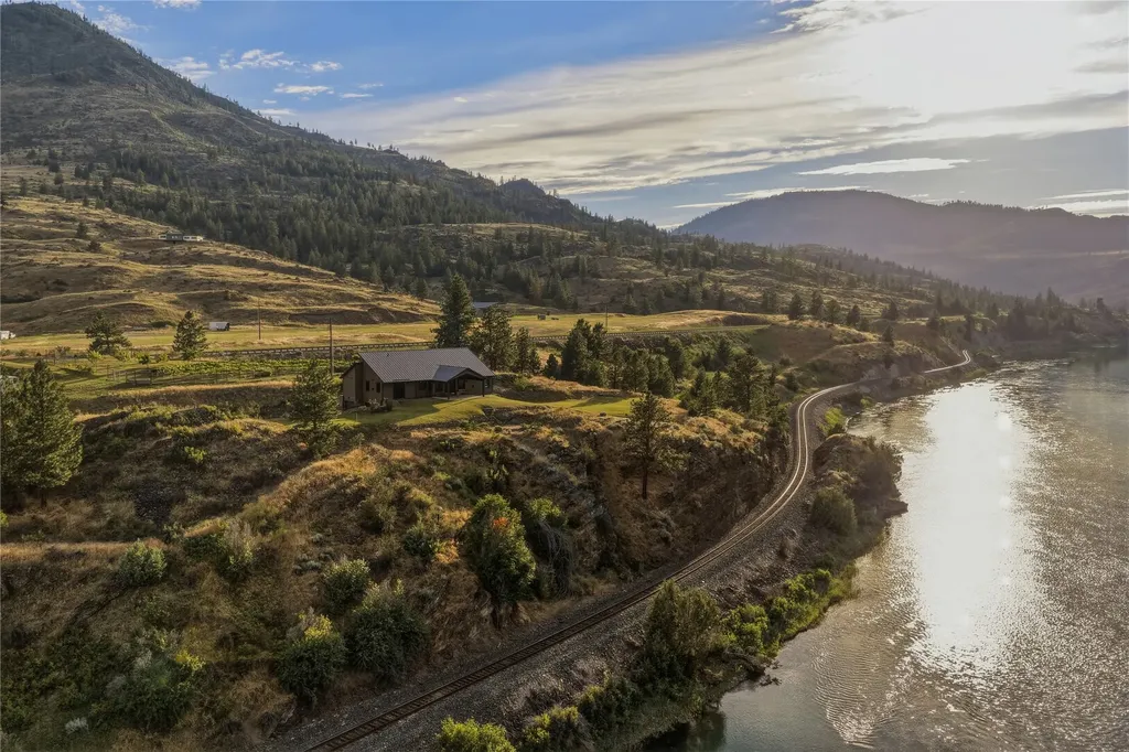 9701 Mt Highway 200 Dixon MT 59831