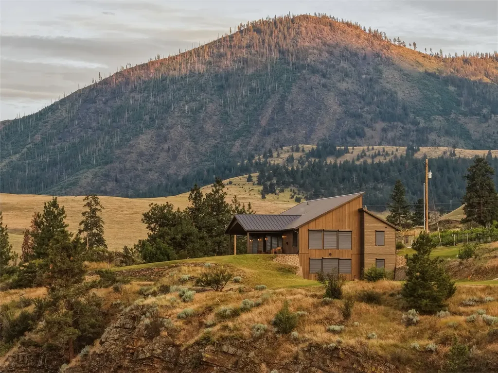 9701 Mt Highway 200 Dixon MT 59831